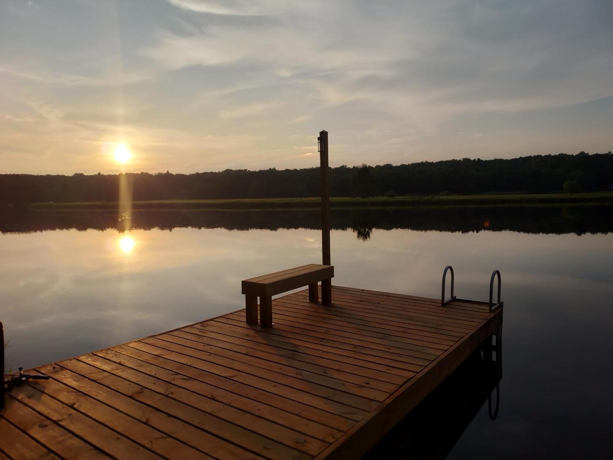 Poconos Brand New Lakefront Oasis 1 Acre, Hottub Gameroom Firepits Talk About Privacy Albrightsville Zewnętrze zdjęcie