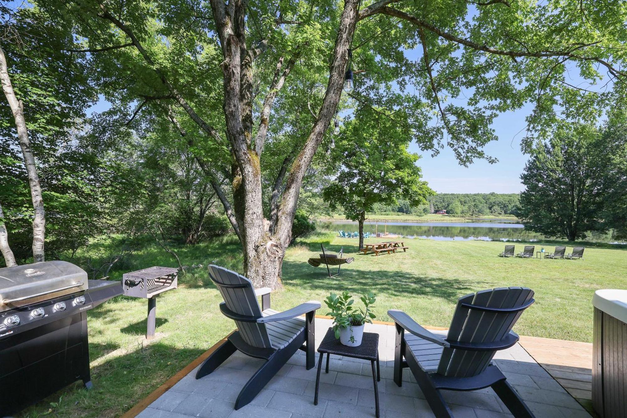 Poconos Brand New Lakefront Oasis 1 Acre, Hottub Gameroom Firepits Talk About Privacy Albrightsville Zewnętrze zdjęcie