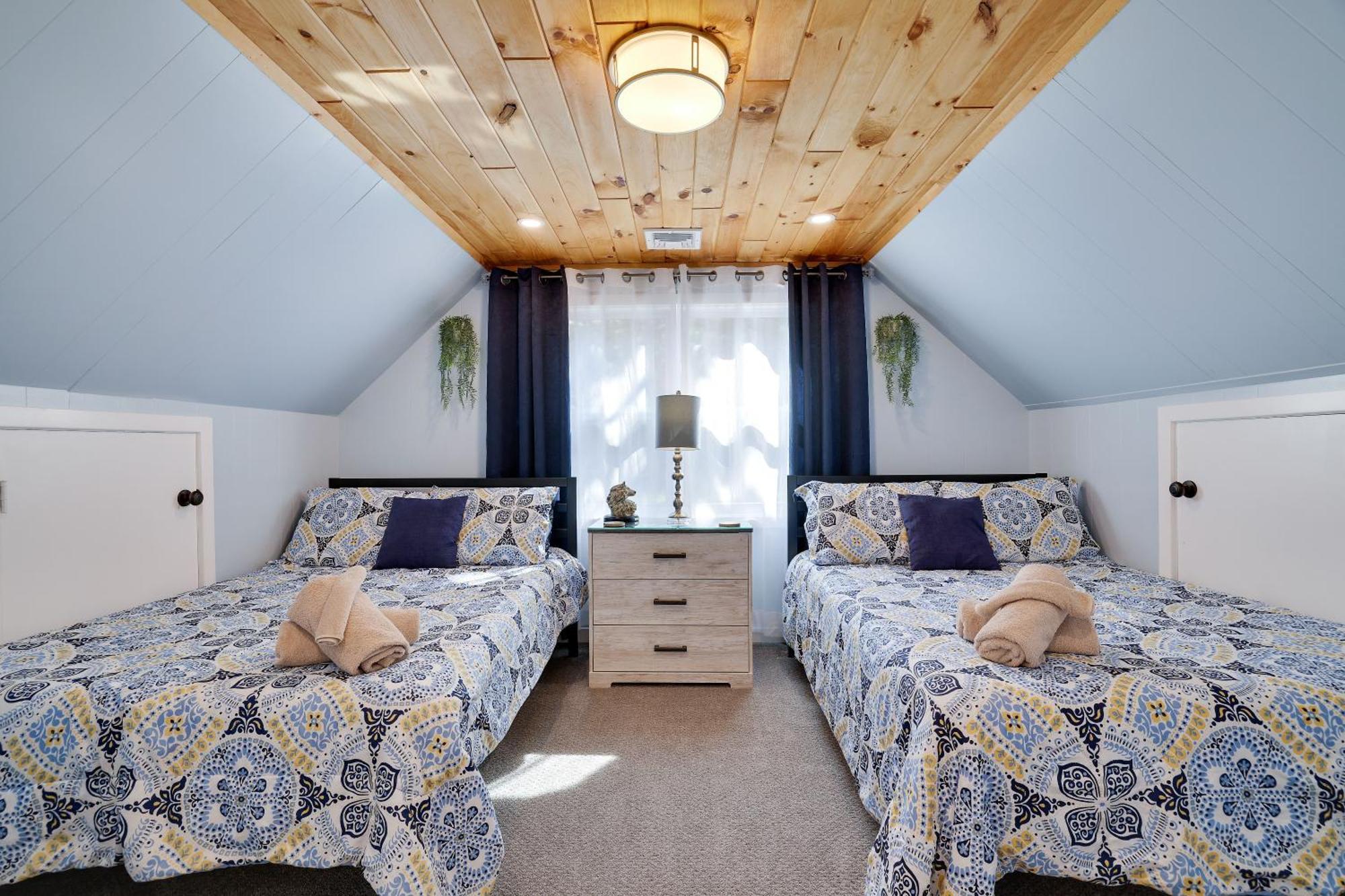 Poconos Brand New Lakefront Oasis 1 Acre, Hottub Gameroom Firepits Talk About Privacy Albrightsville Zewnętrze zdjęcie