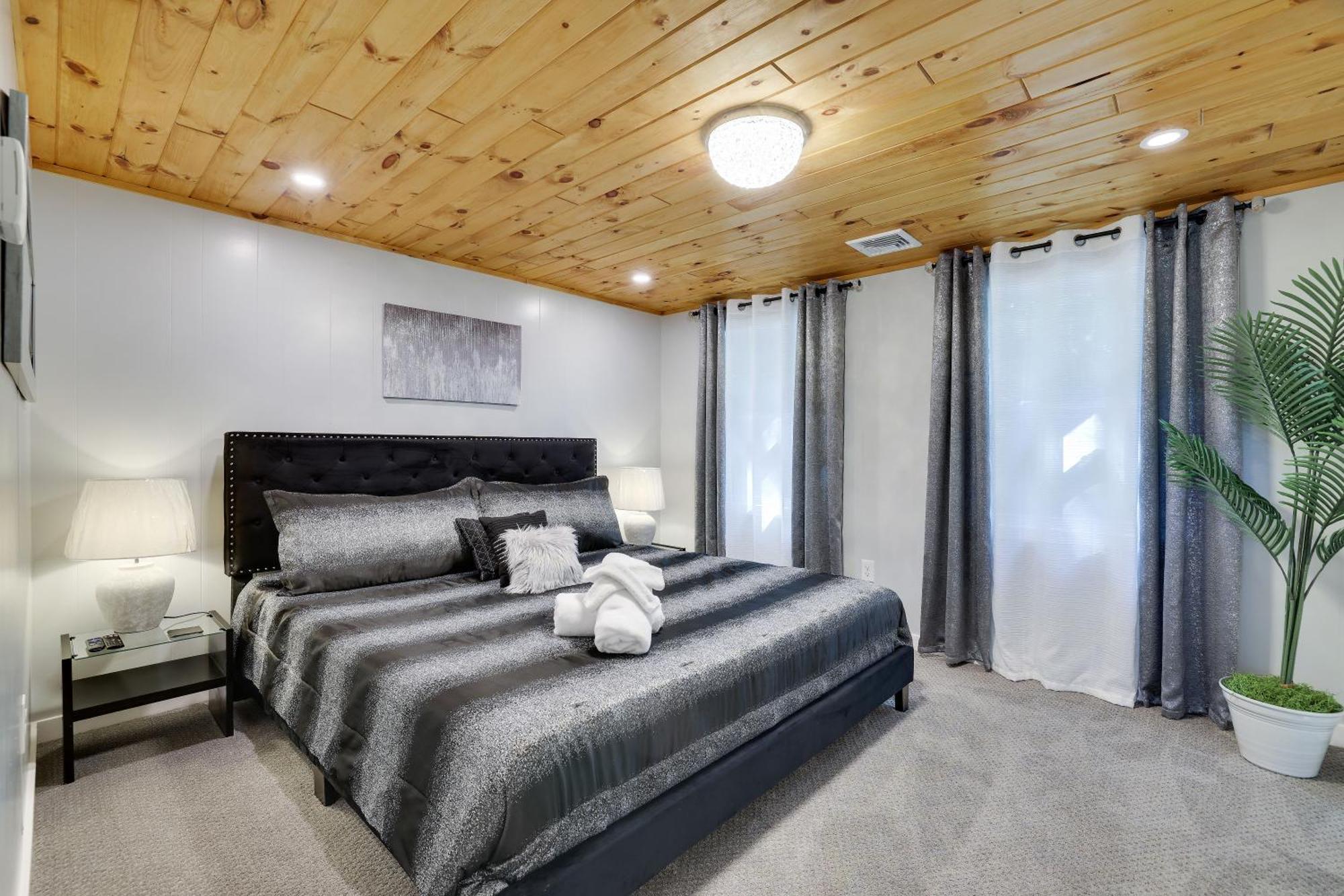 Poconos Brand New Lakefront Oasis 1 Acre, Hottub Gameroom Firepits Talk About Privacy Albrightsville Zewnętrze zdjęcie