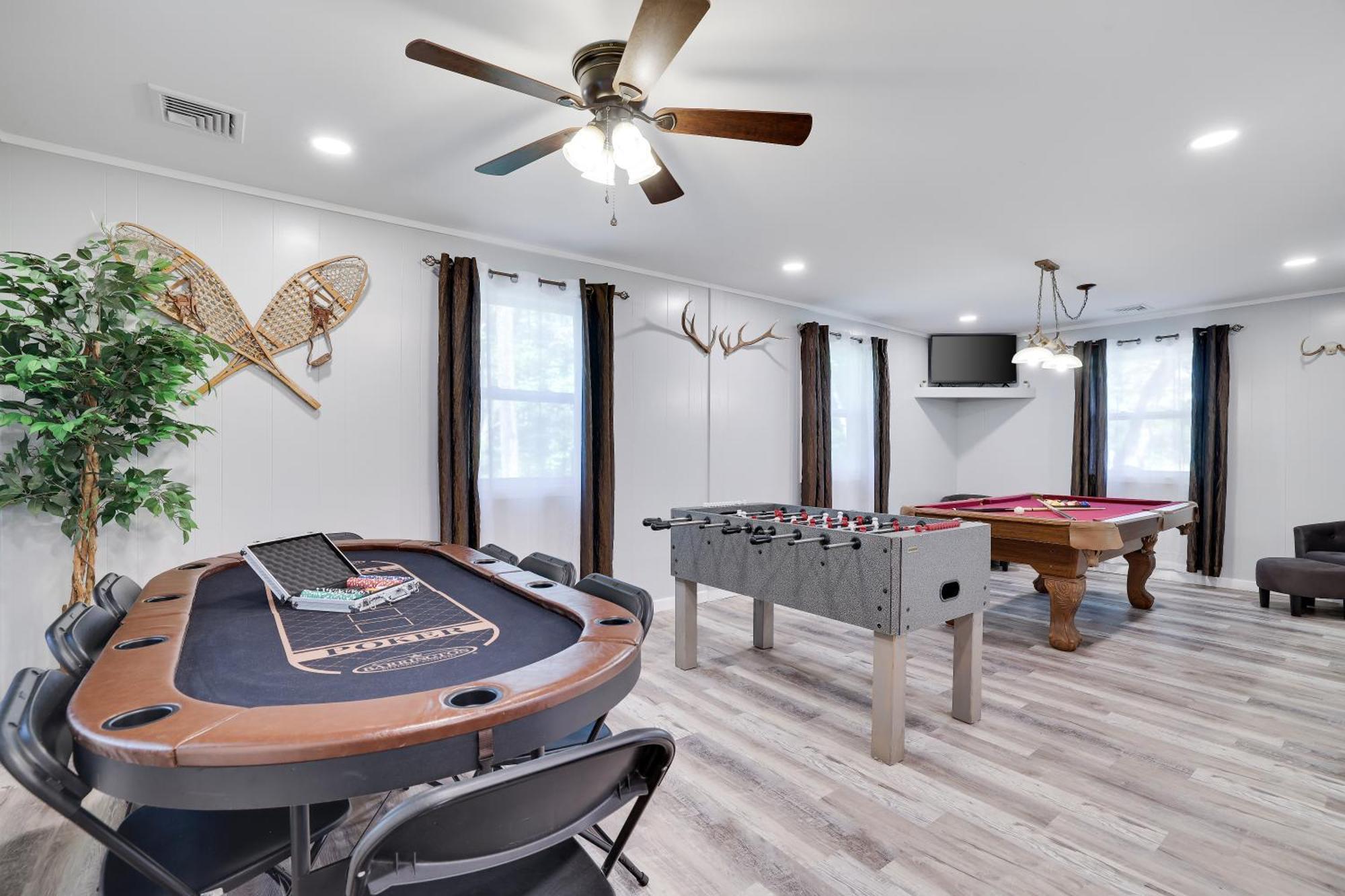 Poconos Brand New Lakefront Oasis 1 Acre, Hottub Gameroom Firepits Talk About Privacy Albrightsville Zewnętrze zdjęcie