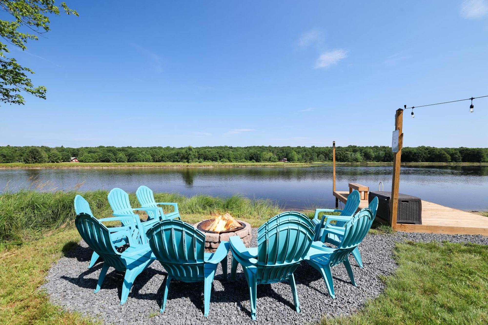 Poconos Brand New Lakefront Oasis 1 Acre, Hottub Gameroom Firepits Talk About Privacy Albrightsville Zewnętrze zdjęcie