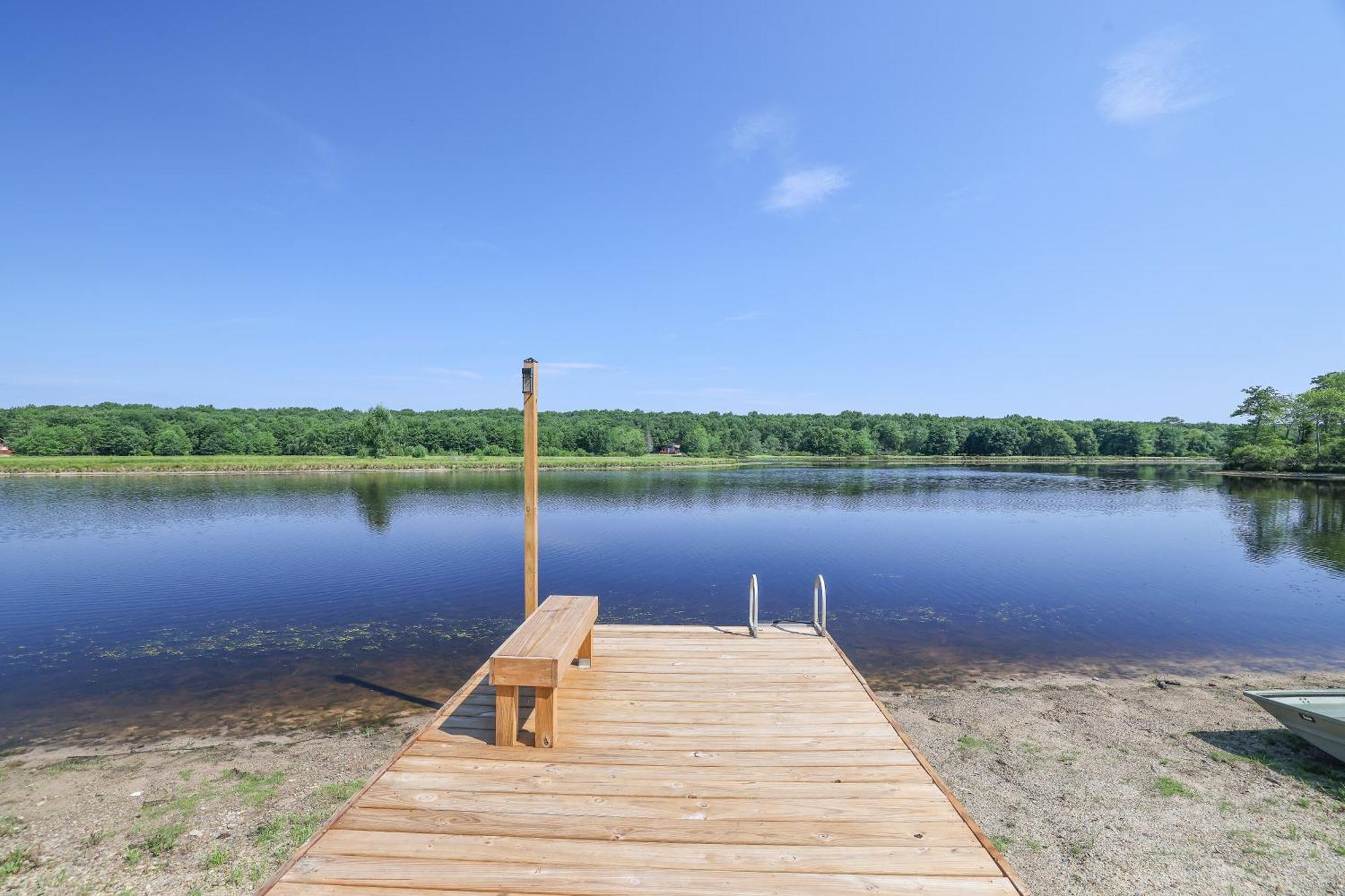 Poconos Brand New Lakefront Oasis 1 Acre, Hottub Gameroom Firepits Talk About Privacy Albrightsville Zewnętrze zdjęcie
